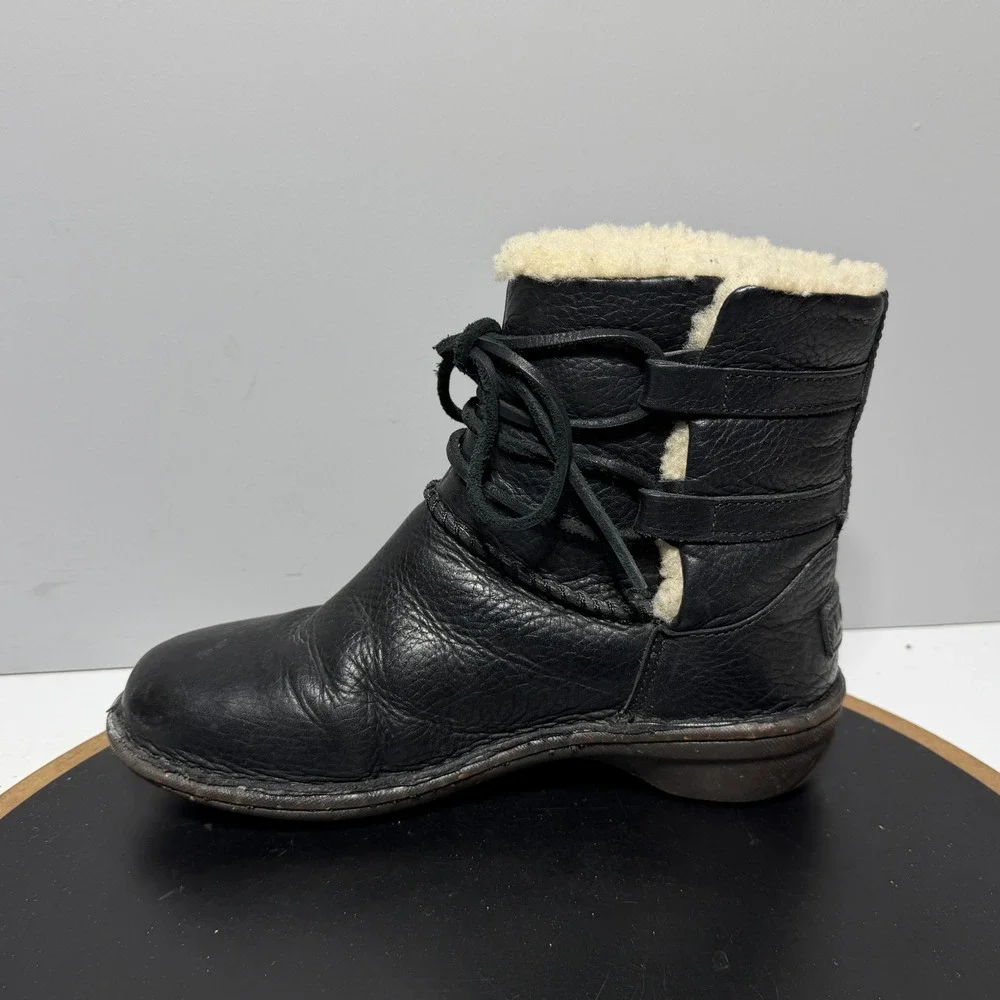 UGG Australia Mini Boots Women 7 Black Leather Shearling Lined‎ Cozy Casual
